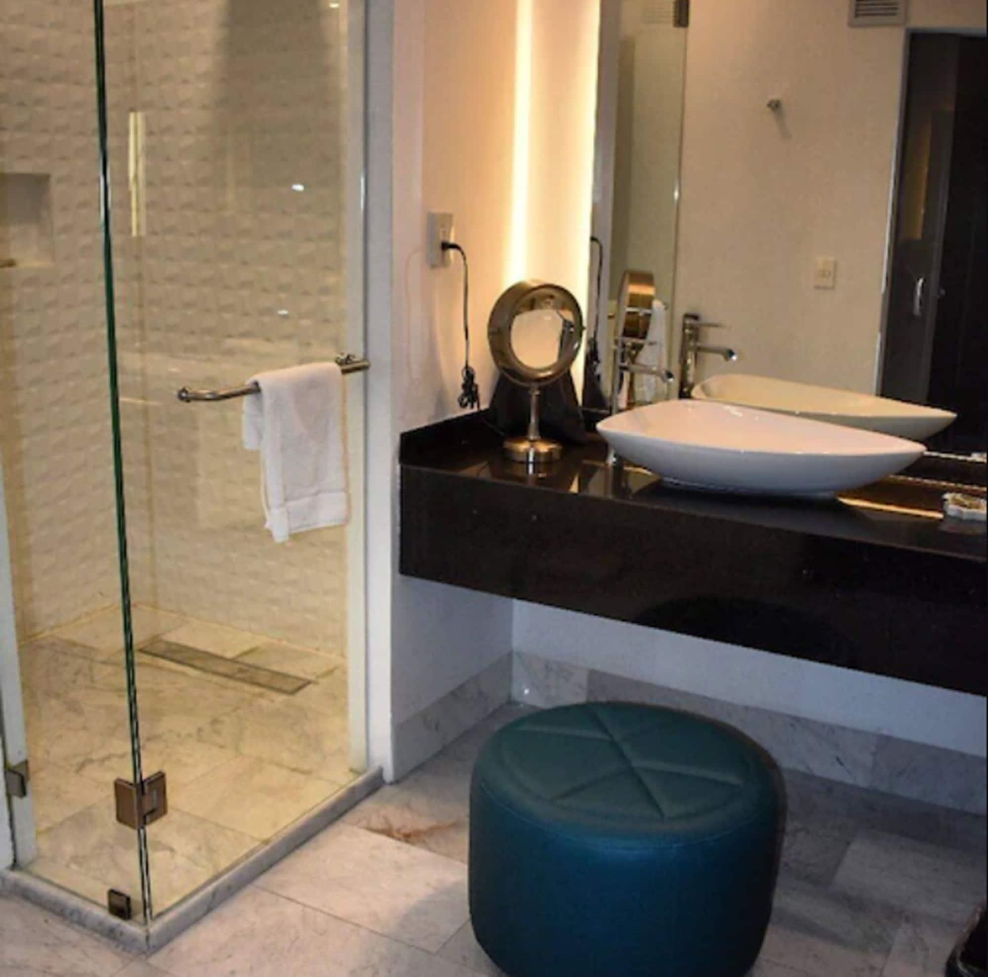 Baruk Guadalajara Hotel De Autor Exterior foto A bathroom in a hotel